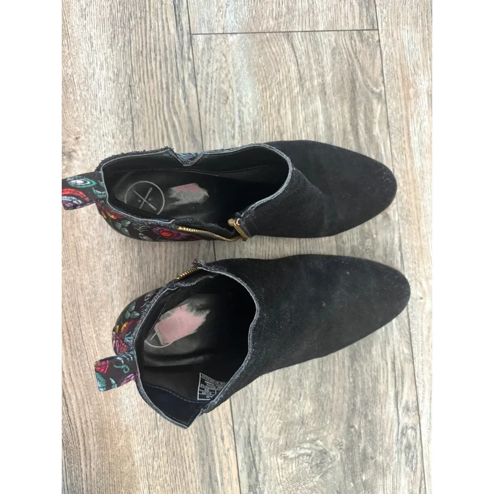 Inkkas Rooster Bootie 8 Black Suede Floral Embroidery Boho Festival Cottagecore